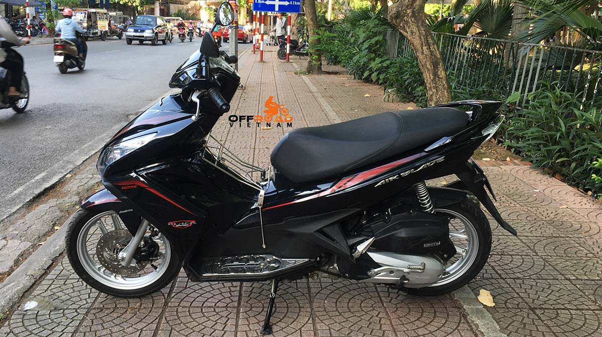 Hanoi motorbikes for rent: Honda Air Blade fully automatic 125cc scooters