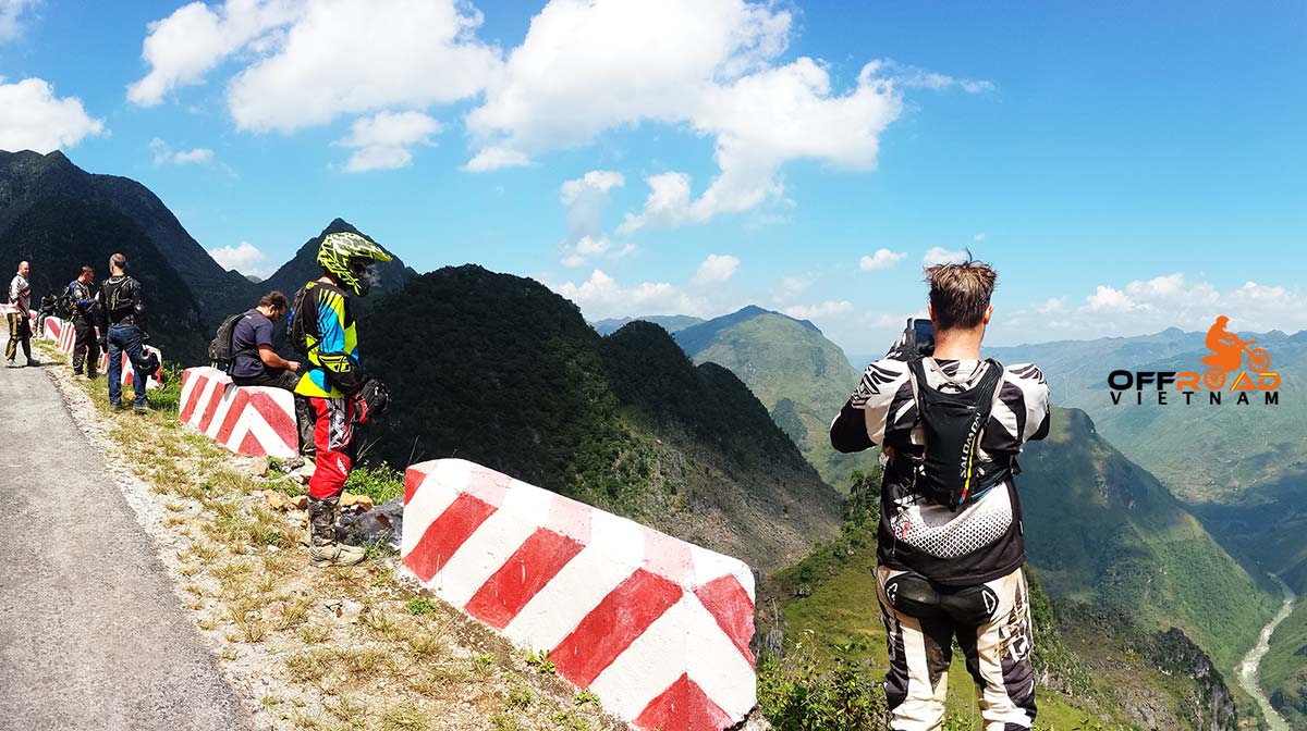 Vietnam motorbike tours in 15 days, big North loop. Hanoi to Ha Giang area.
