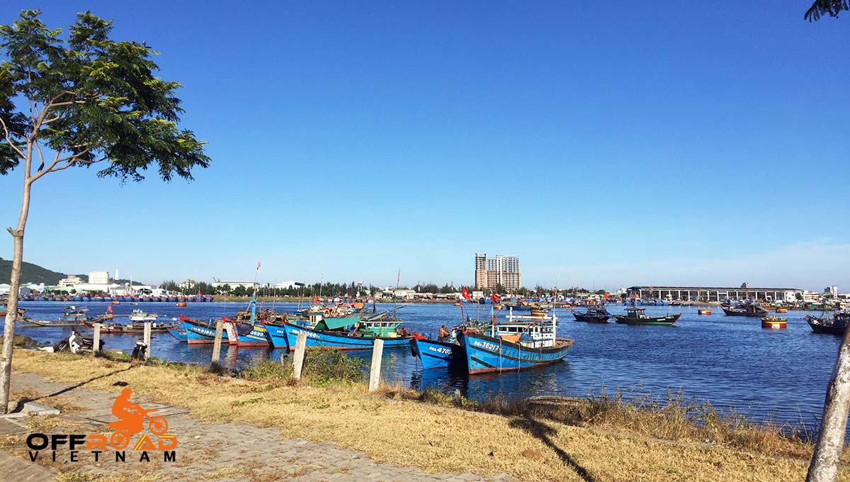 Ho Chi Minh trail road motorbike tours in 16 days from Hanoi to Saigon (HCMC) along the coast.