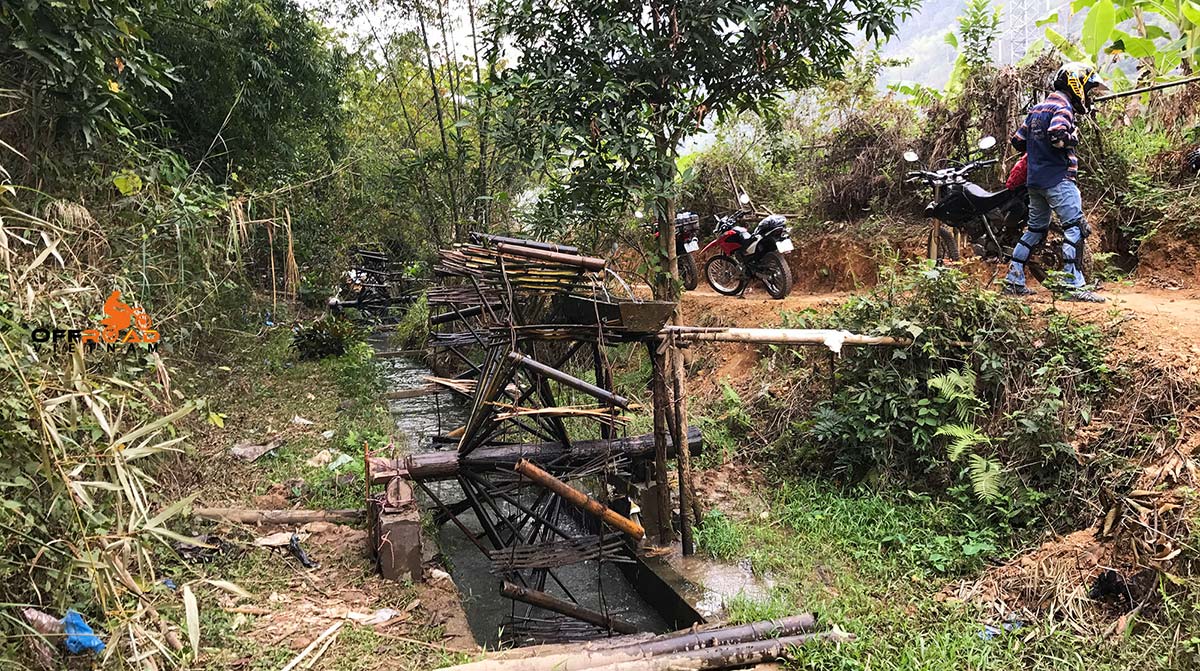 Northeast Vietnam motorbike tours in 4 days. 4 Days Northeast Vietnam, the traditional water wheels.