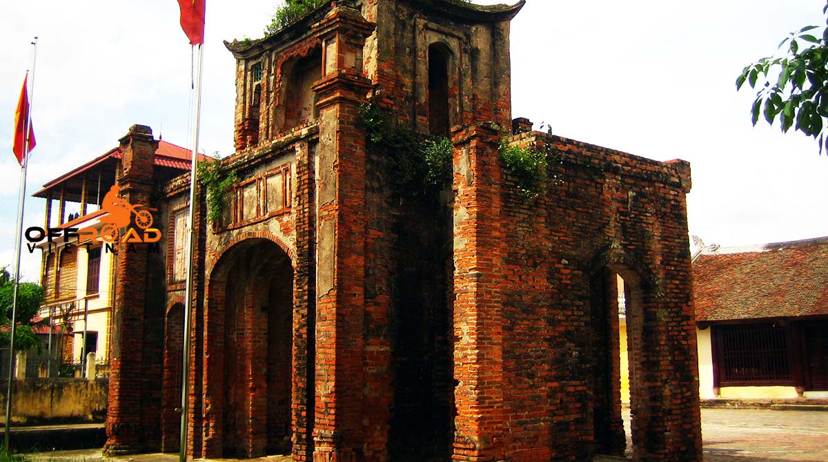 Vietnam Off-road Motorbike Tours - Day Tour: One day motorbike tour around Hanoi. Motorcycling to Nom village in Hung Yen province